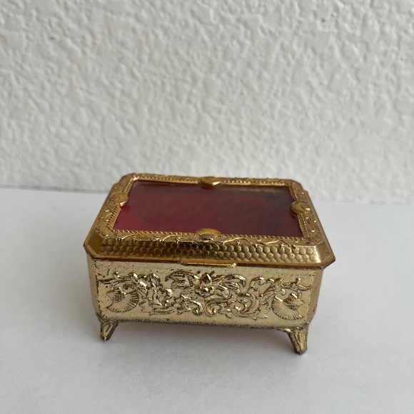 VINTAGE ORMOLU FLOWER FILIGREE BEVELED GLASS VANITY TRINKET CASKET JEWEL BOX - Picture 1 of 12